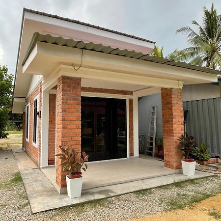 Cabin In The Woods By Abris Bukit Gambir ภายนอก รูปภาพ