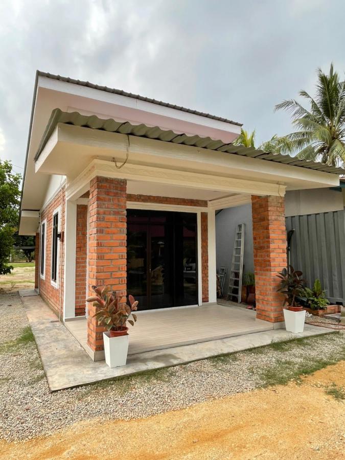 Cabin In The Woods By Abris Bukit Gambir ภายนอก รูปภาพ